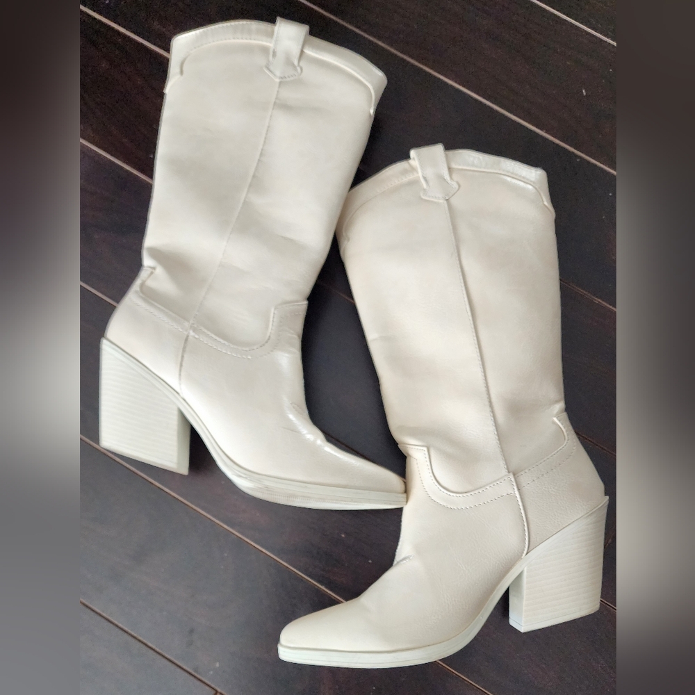 Women's Cream Faux Leather Boots Size 9
